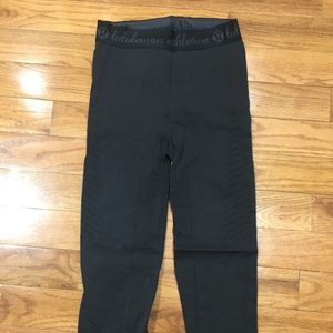 Lululemon laser cut in the flow crops